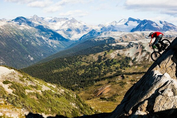 A trip in the mountains, a descent by bike