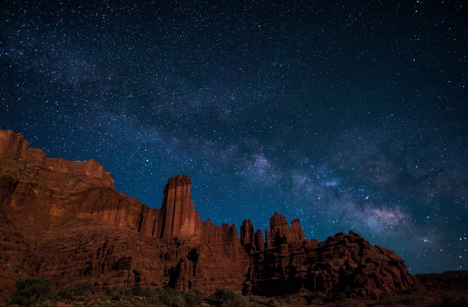 vía láctea utah fisher towers colinas líneas estrellas espacio misterio