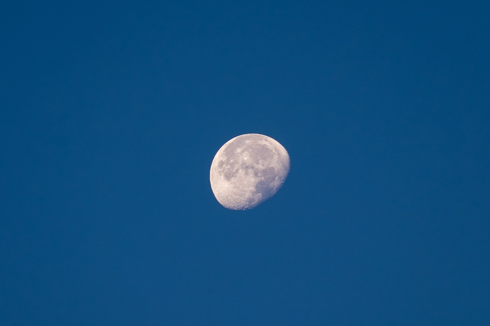 lune espace bleu infini