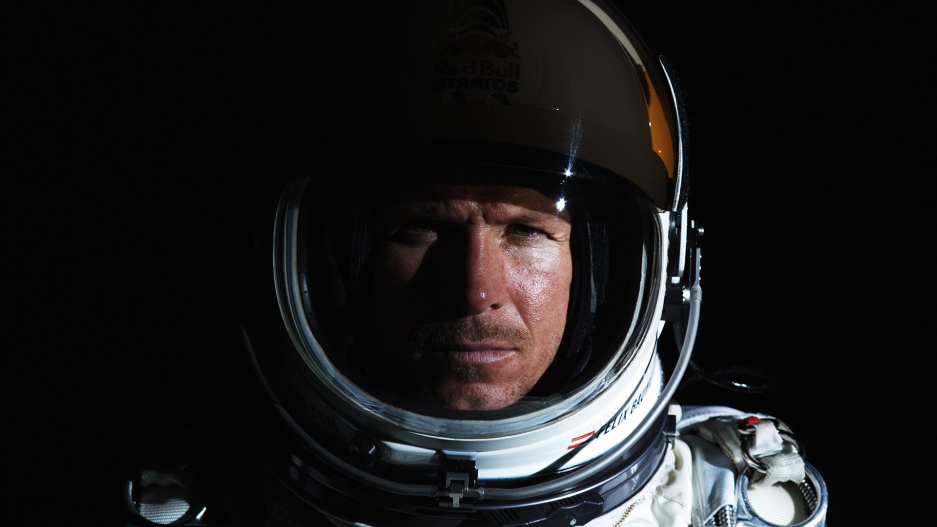 red bull stratos felix baumgartner flug athlet red bull raum