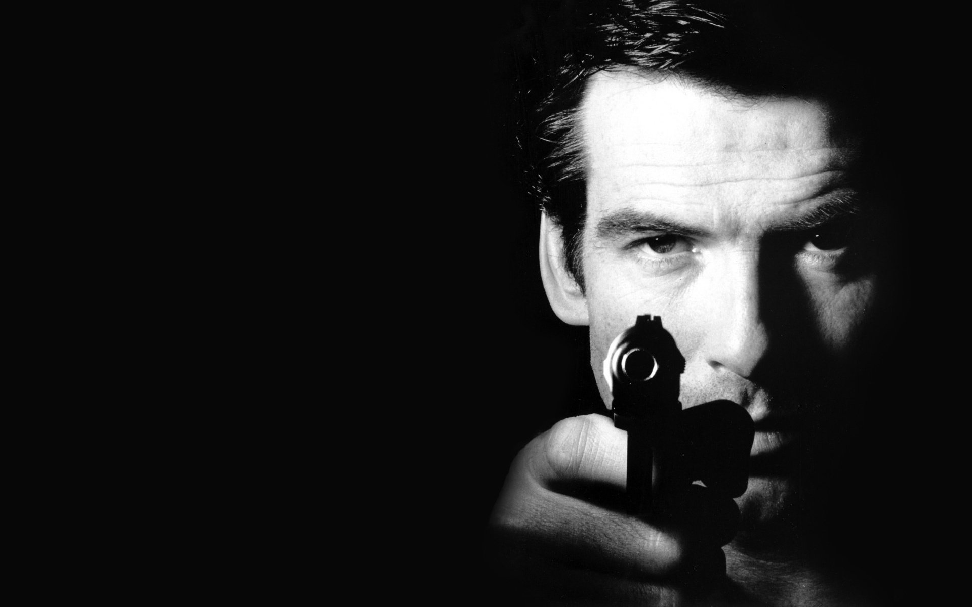 pierce brosnan agent 007 pierce brosnan james bond pistole