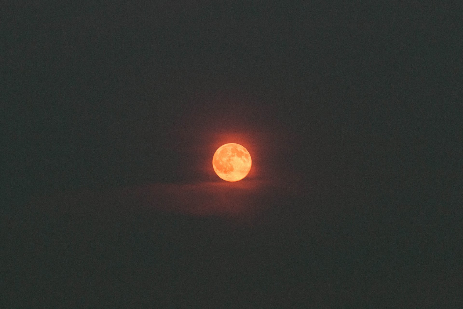 luna cielo nubes oscuridad luna llena luna roja fuego