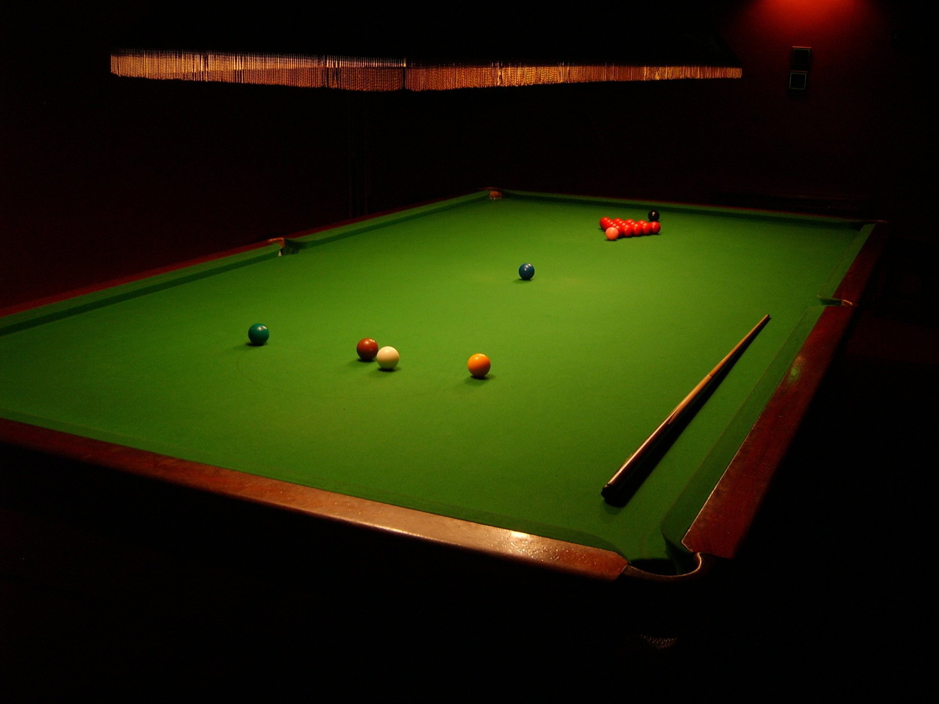 snooker sport stół bilard kij piłki żyrandol