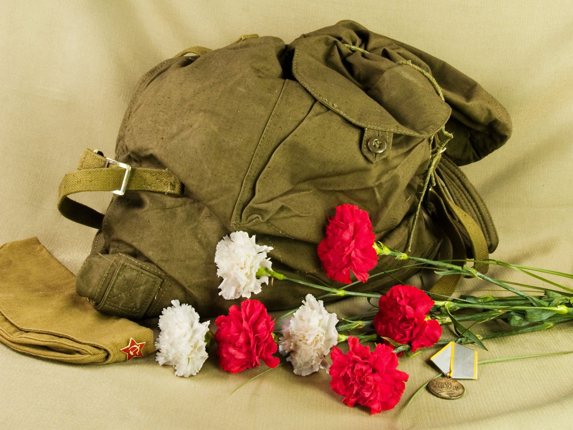 hommes fleurs chapeau sac à dos médaille tous