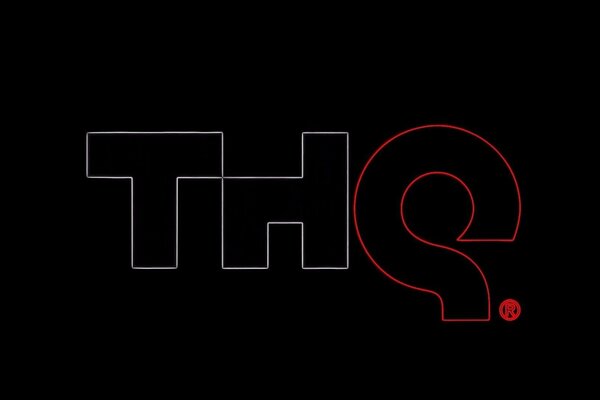 Белая надпись thq на черном фоне