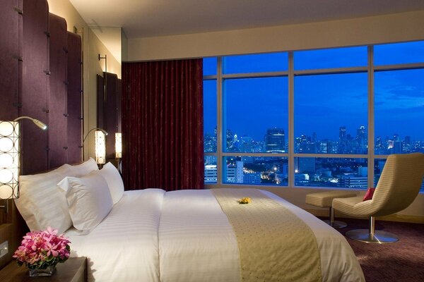 Stylish bedroom design with city view