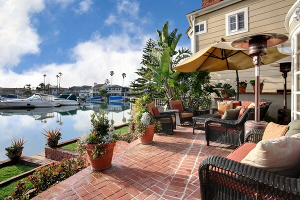 The terrace of the house with access to the deck