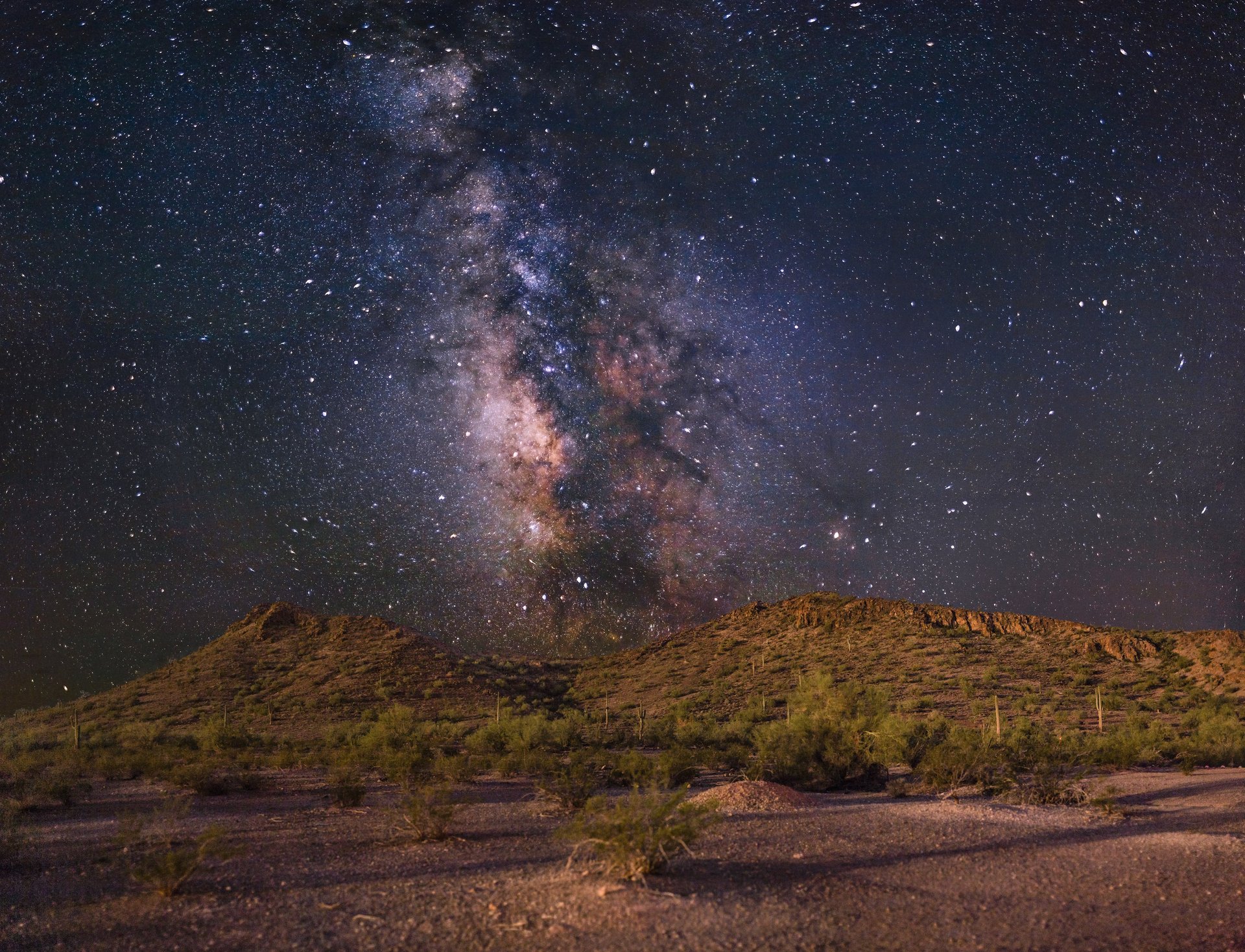 via lattea collina recinzione stelle misteri