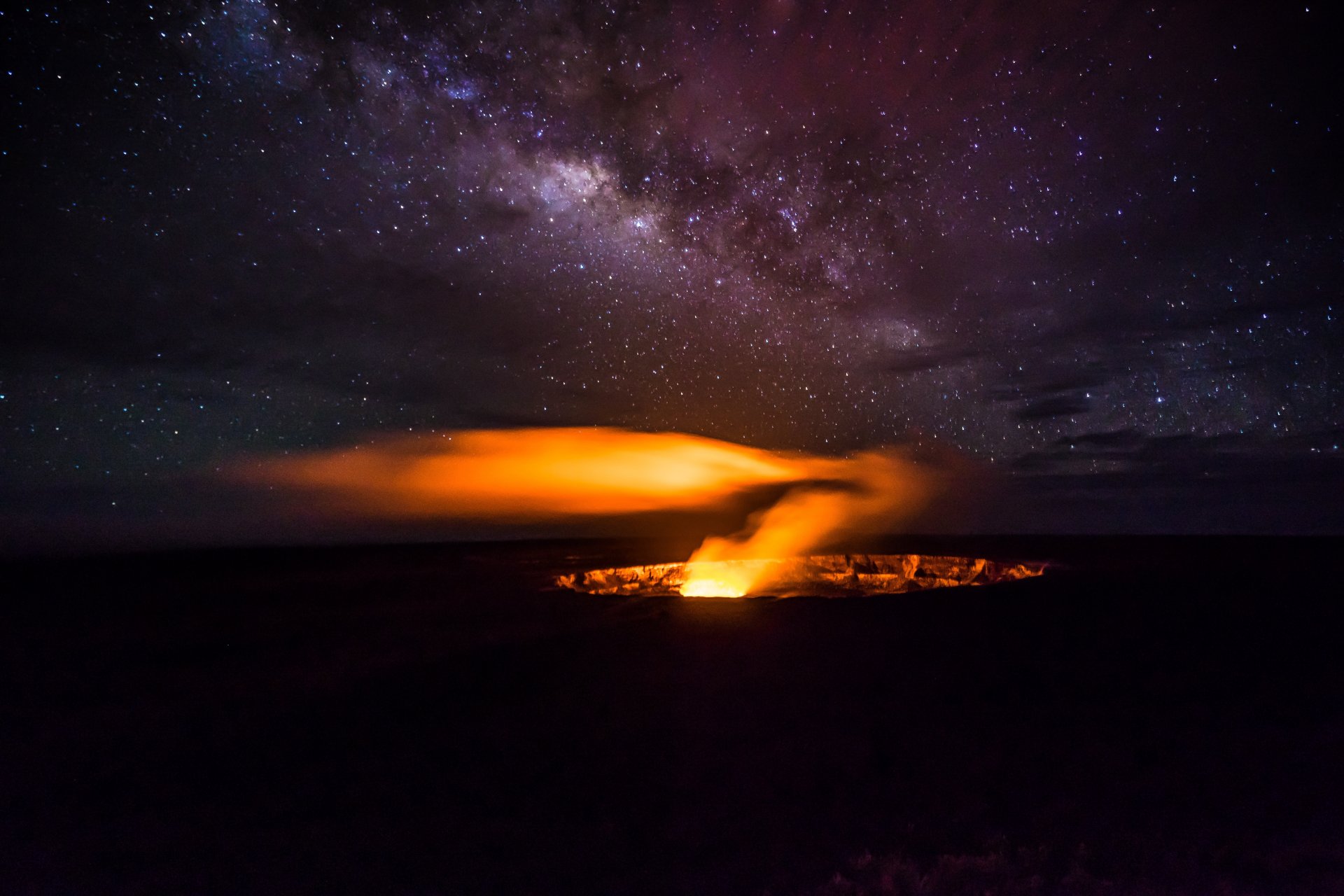 voie lactée cratère feu lave étoiles mystères