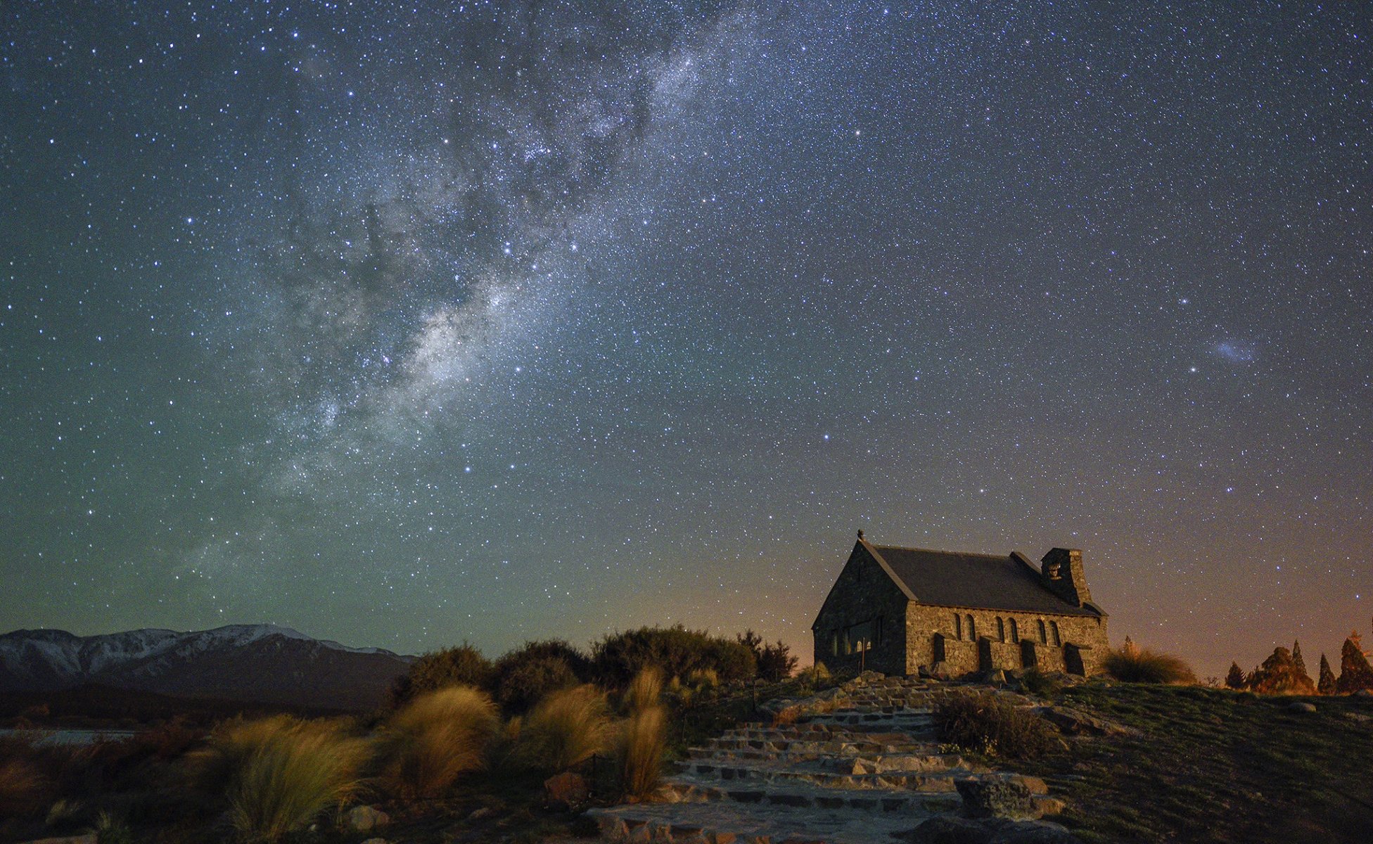 vía láctea iglesia escalera montaña estrellas secretos