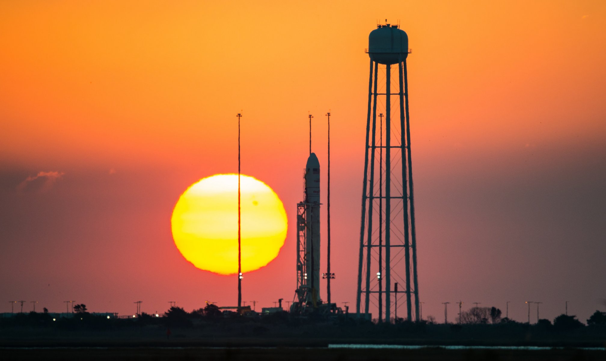 rakieta antares nasa zachód słońca port kosmiczny słońce