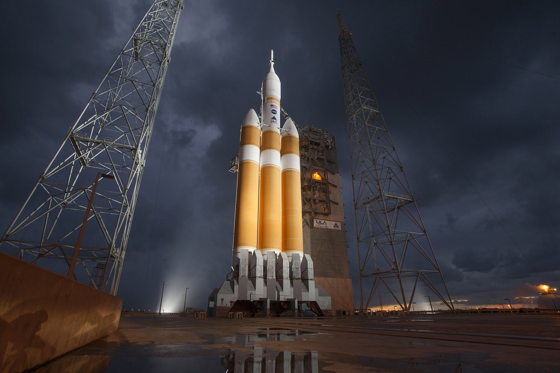 orion spacecraft space ship spaceport