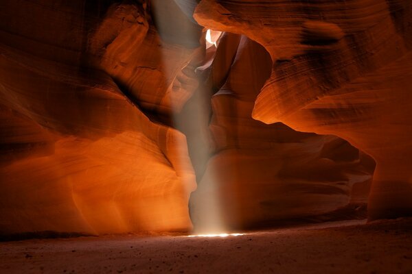 Rayon de soleil avec grotte de sable