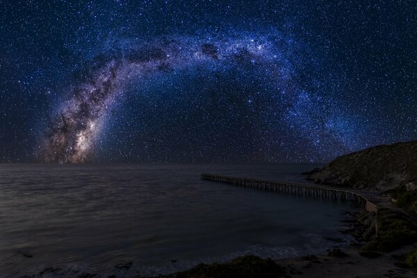 El espacio lechoso de las estrellas en el espacio