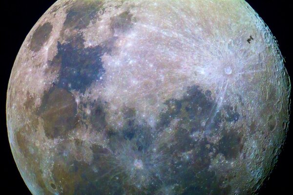 Photo de la surface de la lune par satellite