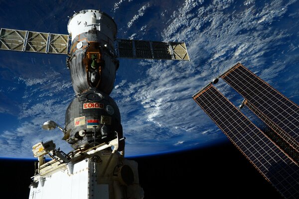 Vaisseau spatial dans l espace. Vue de la Terre