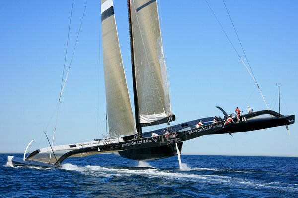 Bateau à voile en haute mer