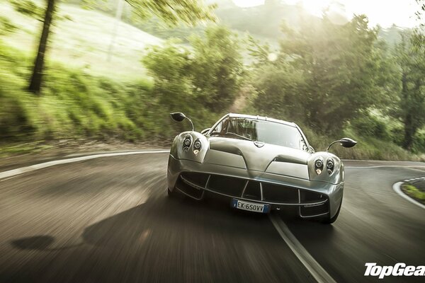 Top vitesse de voiture sur la piste