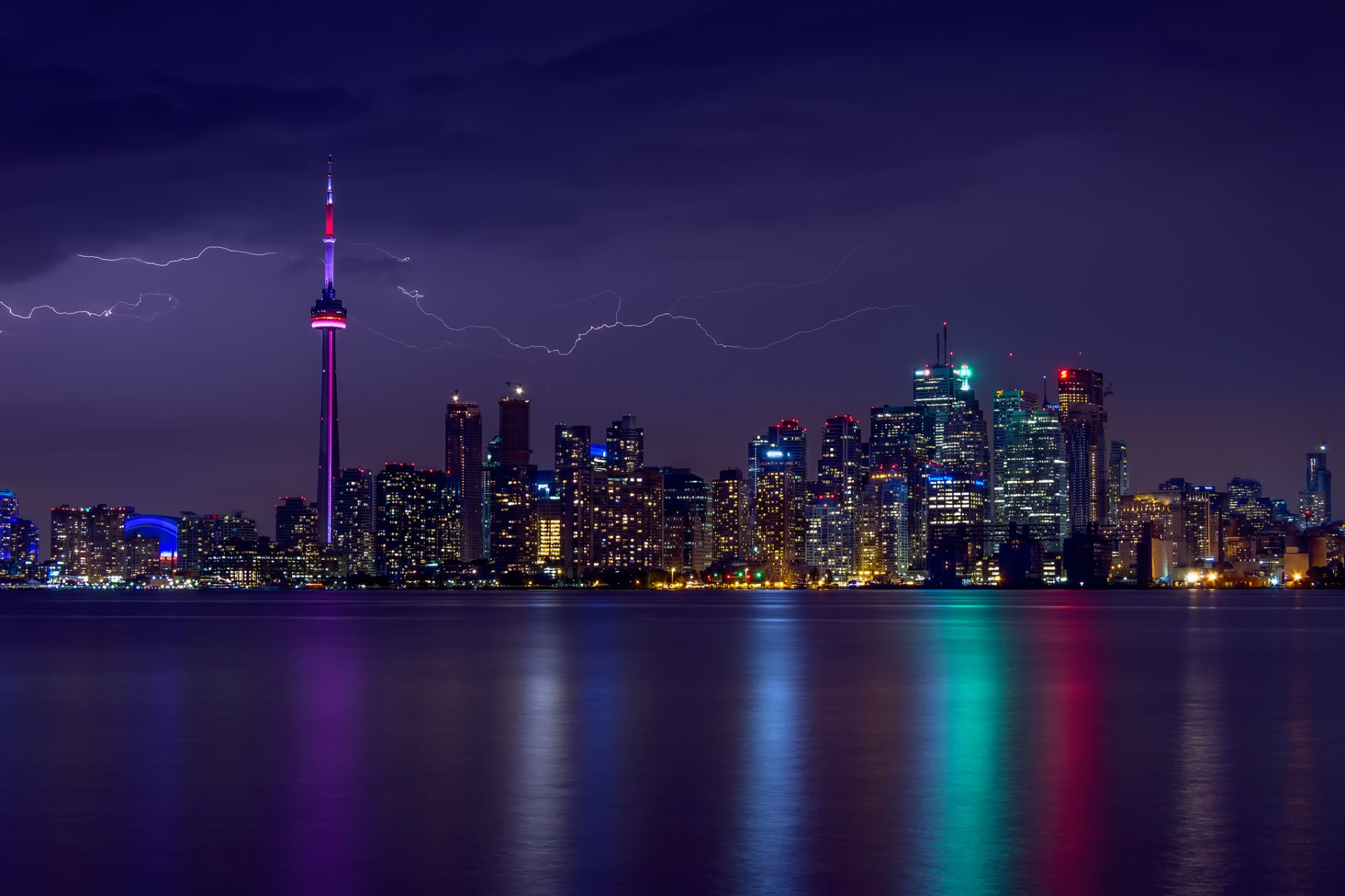 canada ontario toronto sera fulmine temporale cielo casa luci luce retroilluminazione