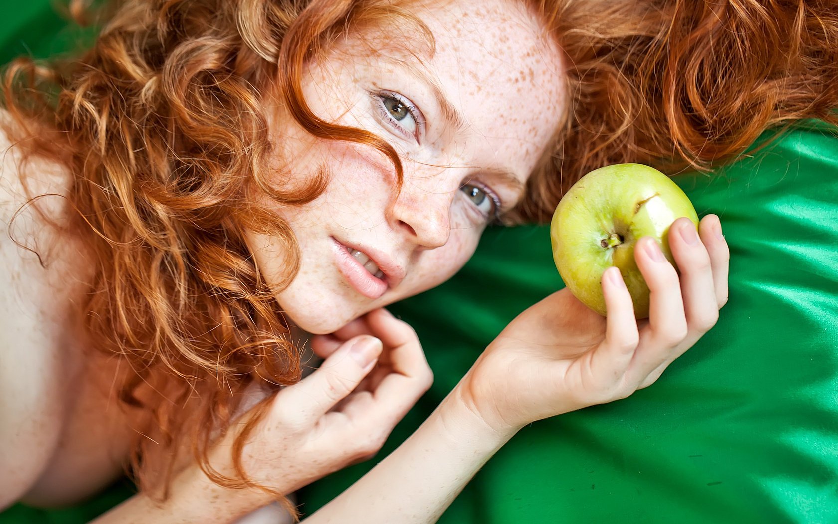 redhead curls apple