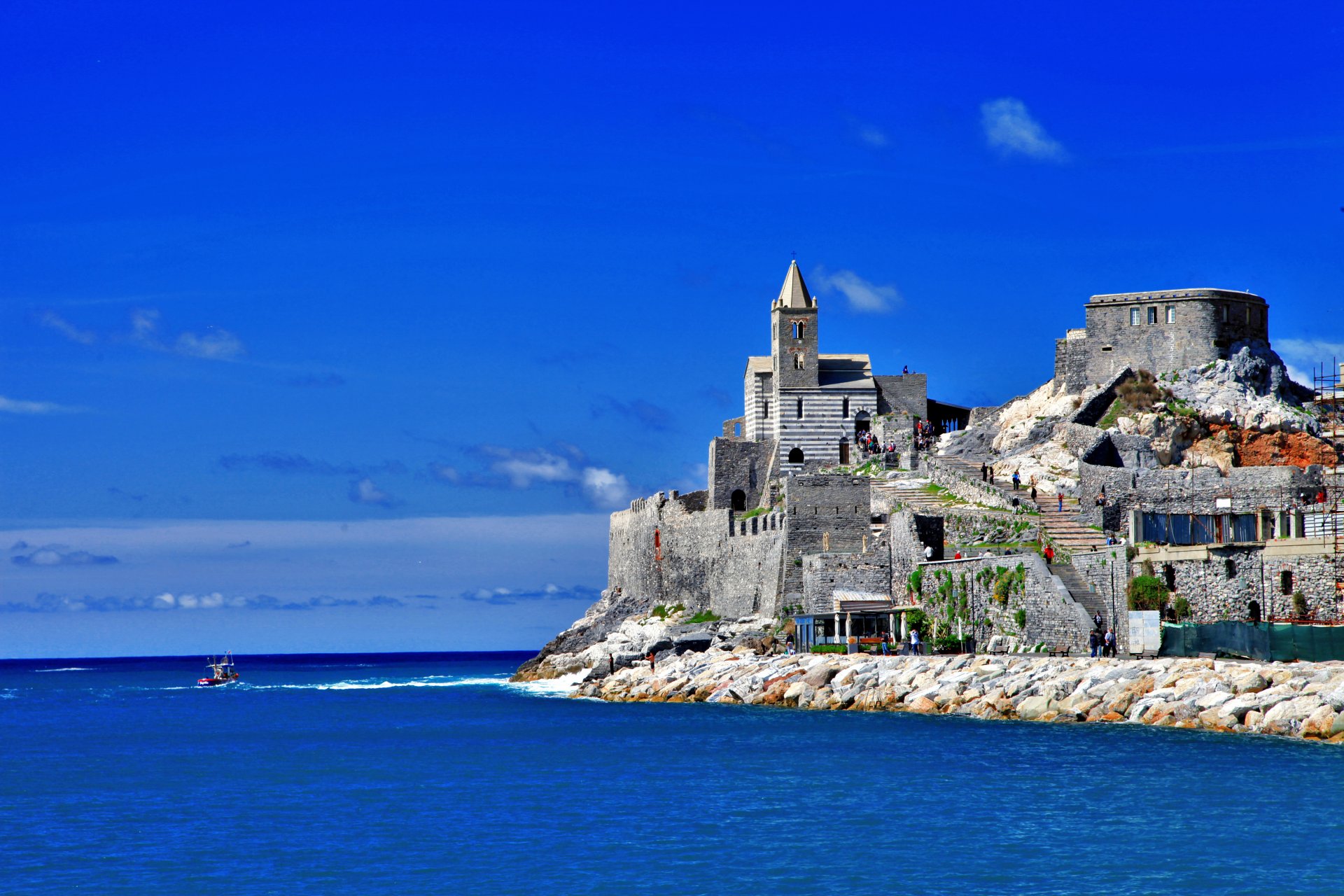 portovenere cinque terre italia san pietro iglesia cinque terre chiesa cielo mare barca persone torre casa