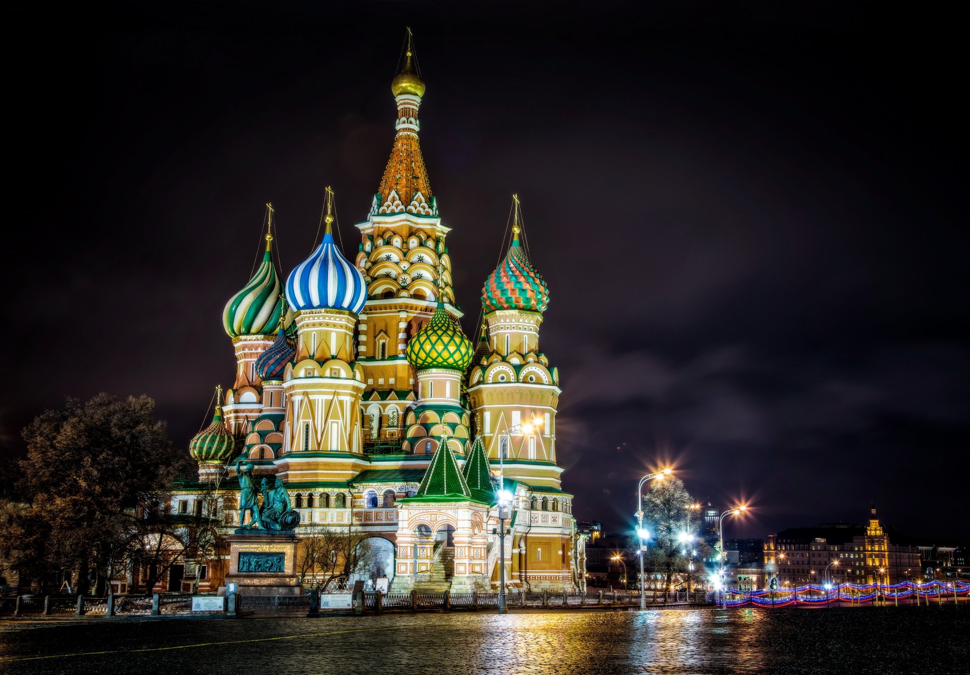 red square moscow st. basil s cathedral monument to minin and pozharsky night lighting light