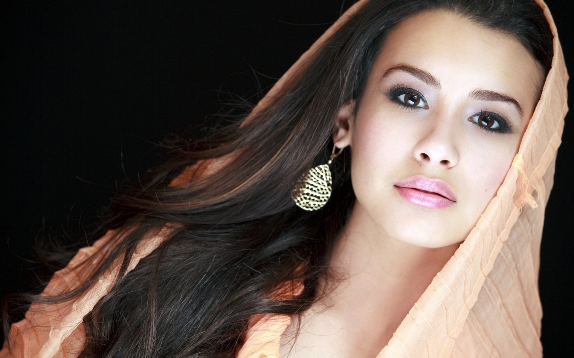 brunette shawl earring