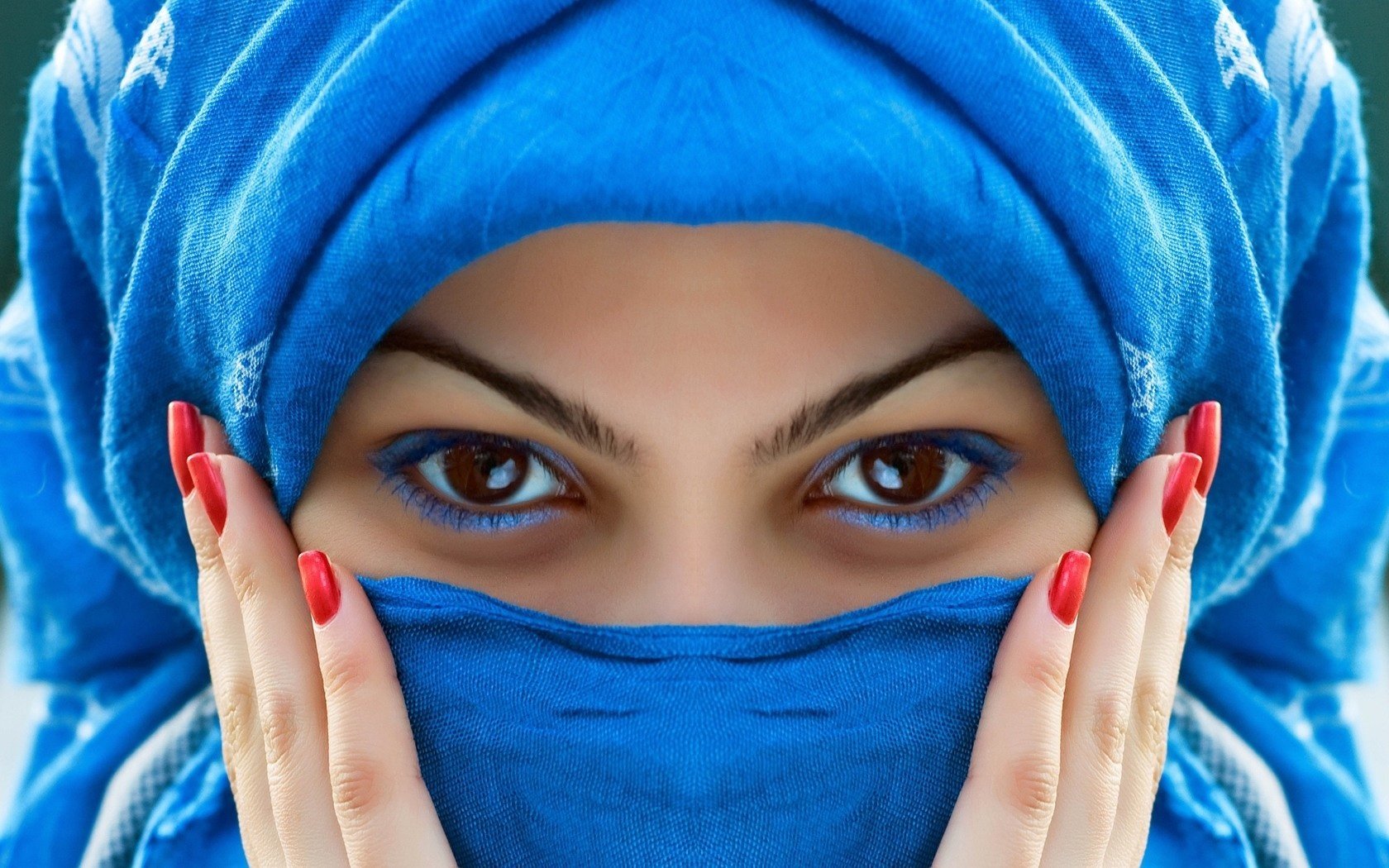 ojos marrones chica caléndula
