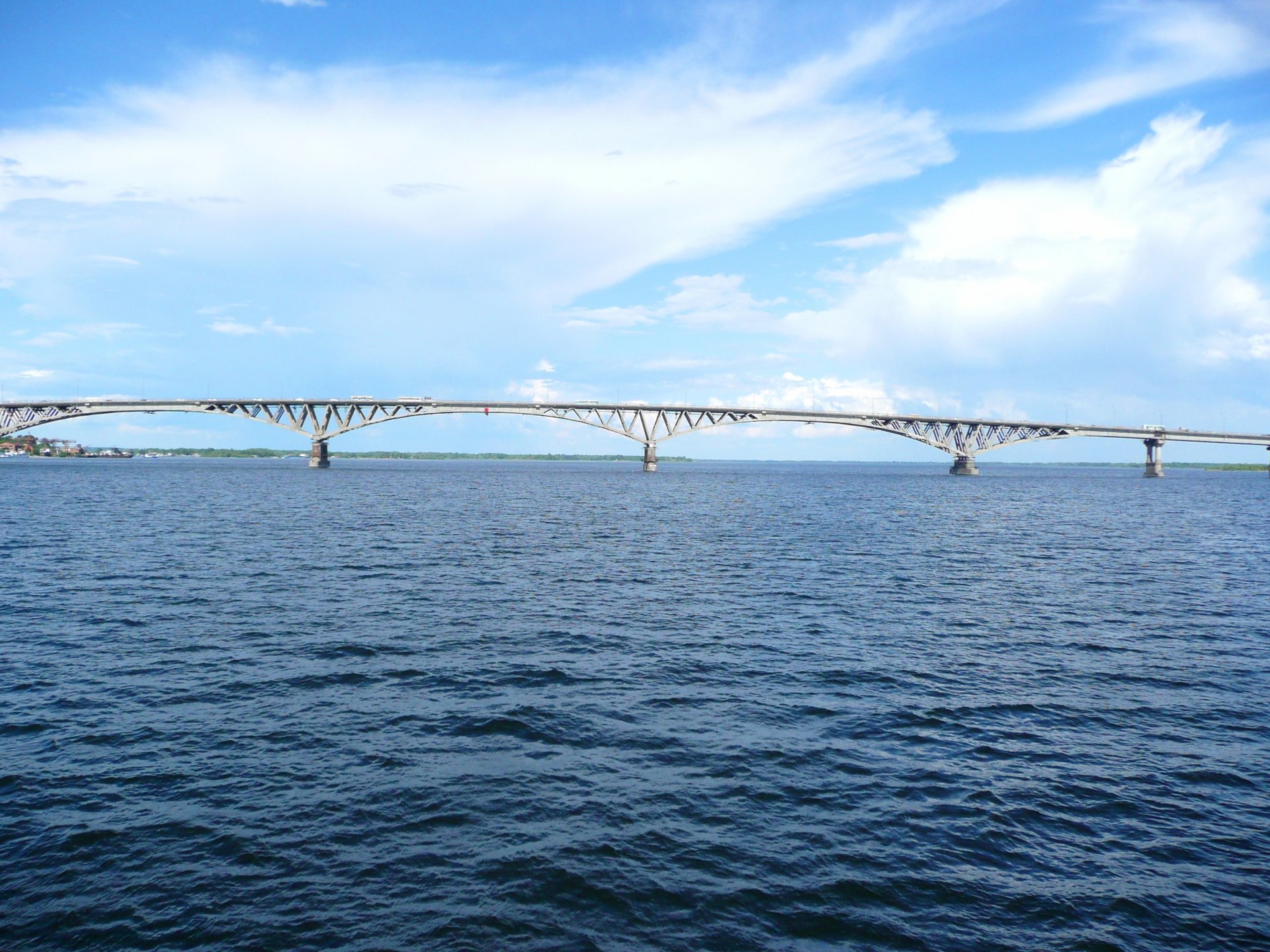 saratow fluss wolga brücke himmel wolken