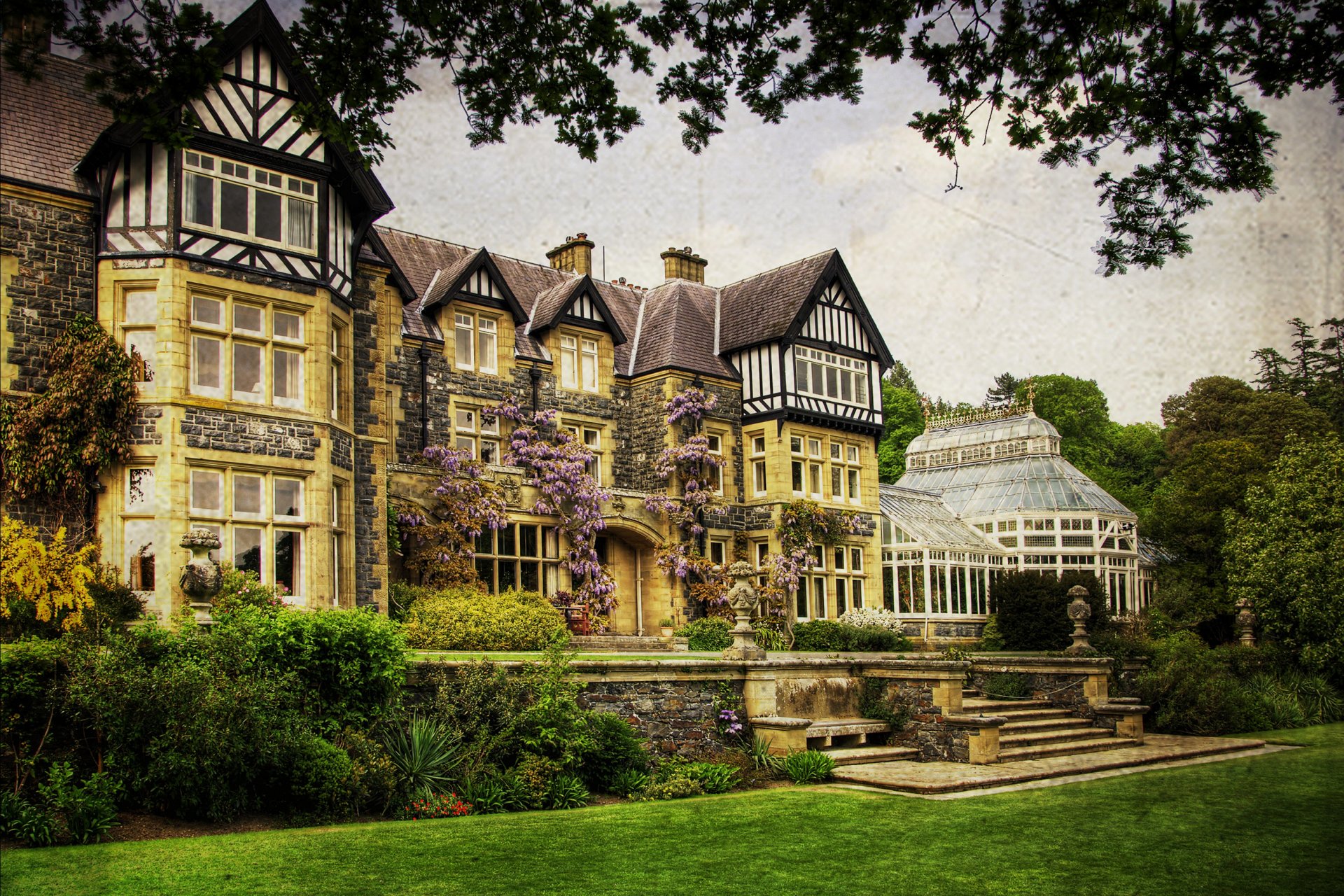 reino unido bodnant jardines gales casa mansión jardín hierba arbustos árboles procesamiento
