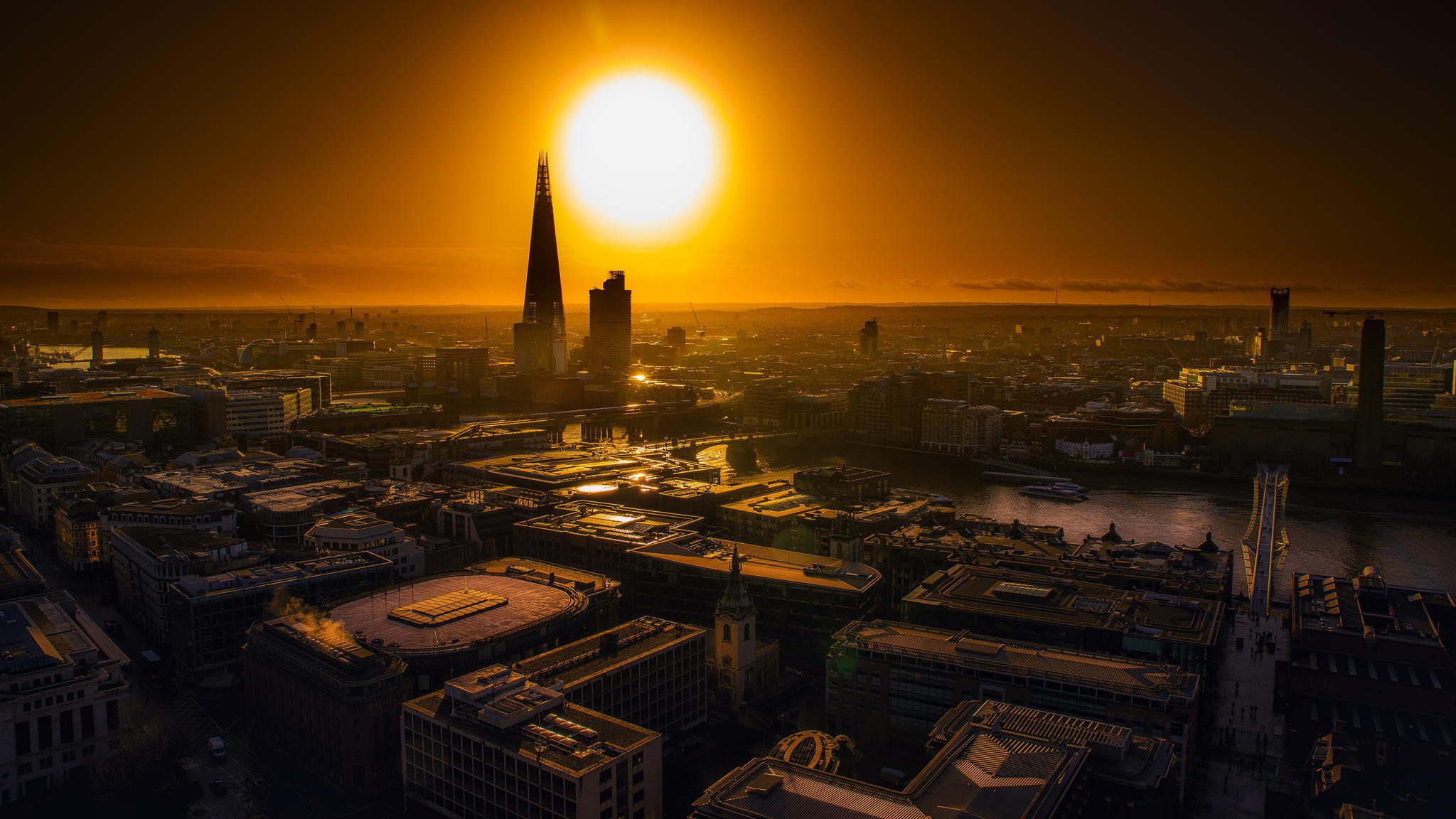 londra città case tetti costruzioni sole alba fiume