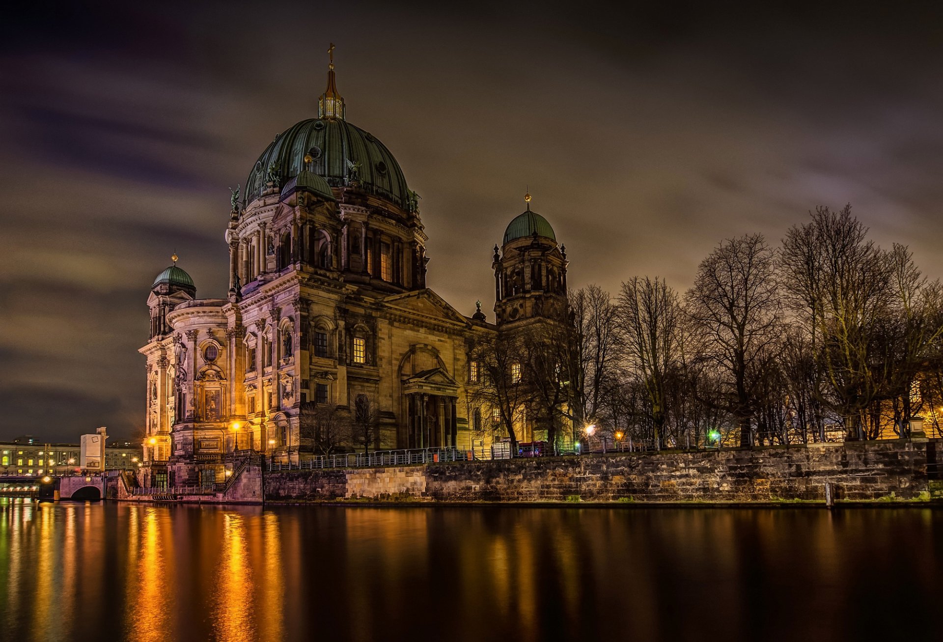 berlin deutschland berliner haus berliner dom fluss spree stadt nacht licht bäume