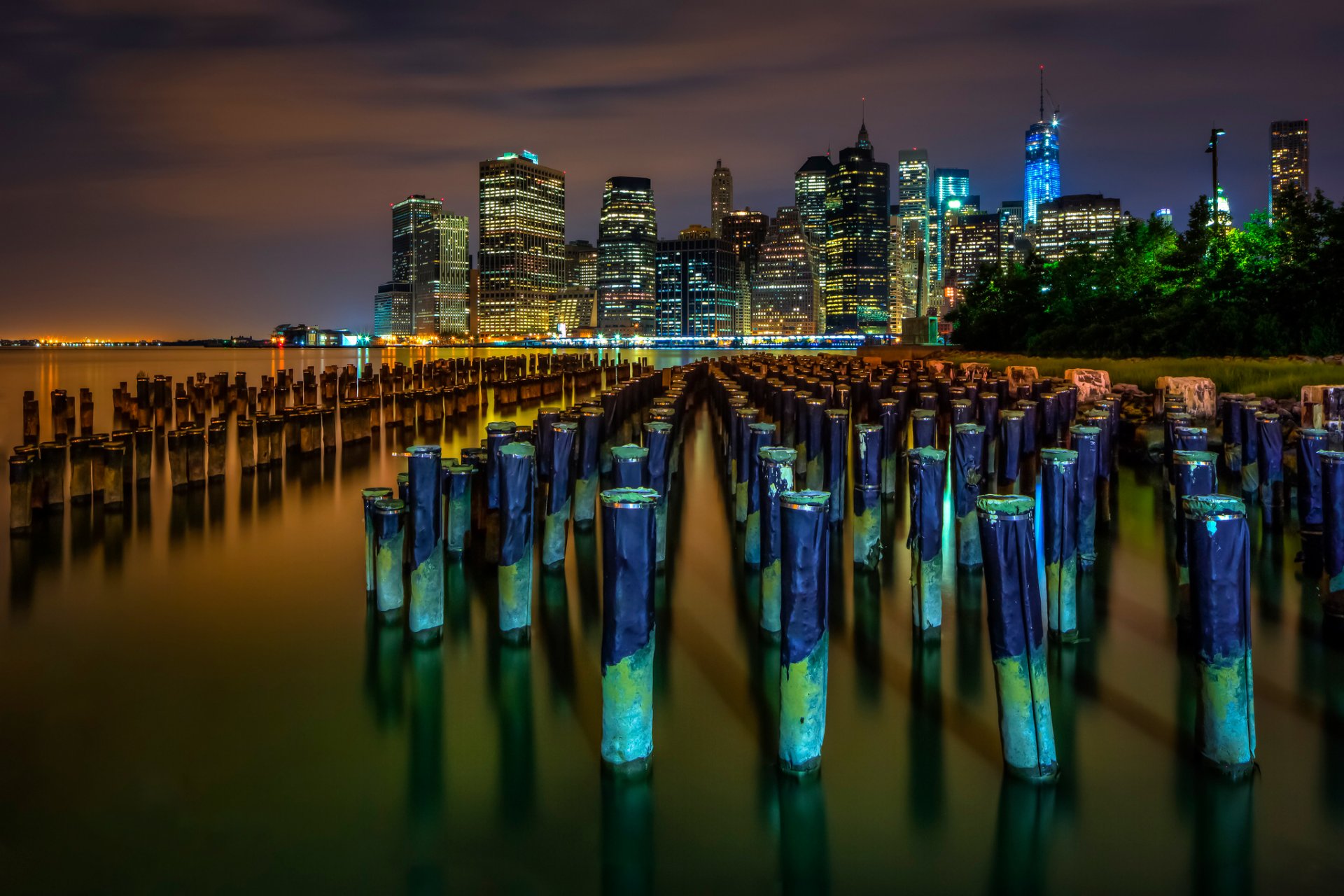 nueva york estados unidos parque del puente de brooklyn bajo manhattan east river ciudad rascacielos east river noche luces
