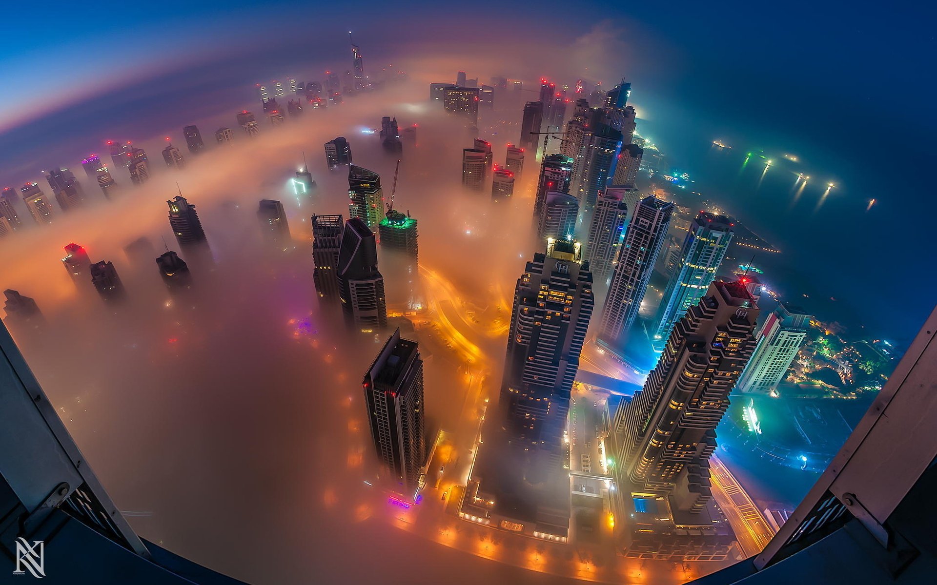 dubai ciudad cielo helicóptero niebla iluminación negro blanco rojo naranja amarillo azul verde rosa púrpura