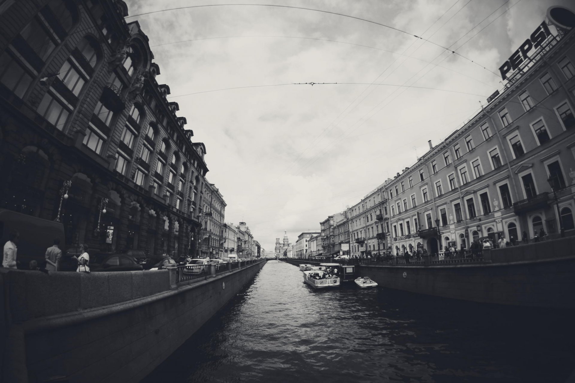 st. petersburg peter russland uferpromenade kanal fluss sabor des erlösers im blut