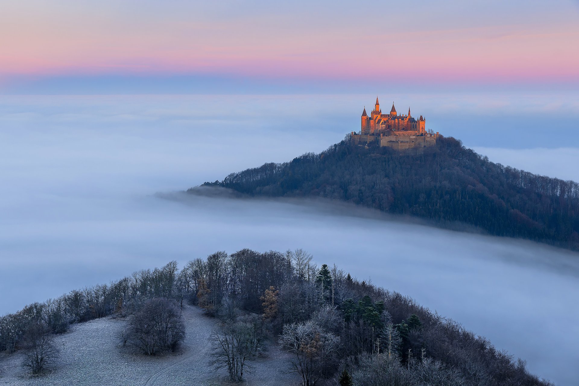 germania baden-württemberg castello-fortezza di hohenzollern autunno novembre mattina fredda nebbia