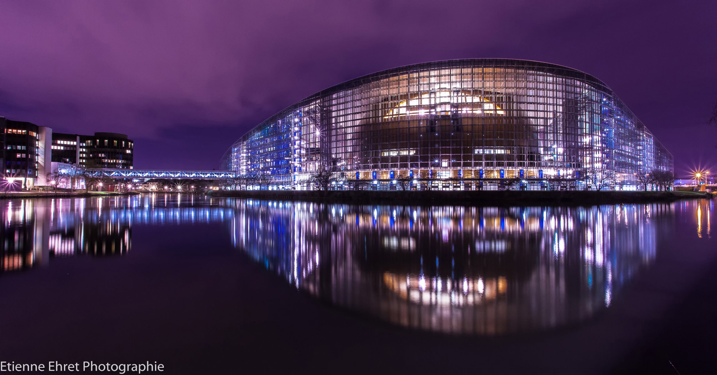 francia città strasburgo parlamento europeo sera notte luci retroilluminazione riflessioni