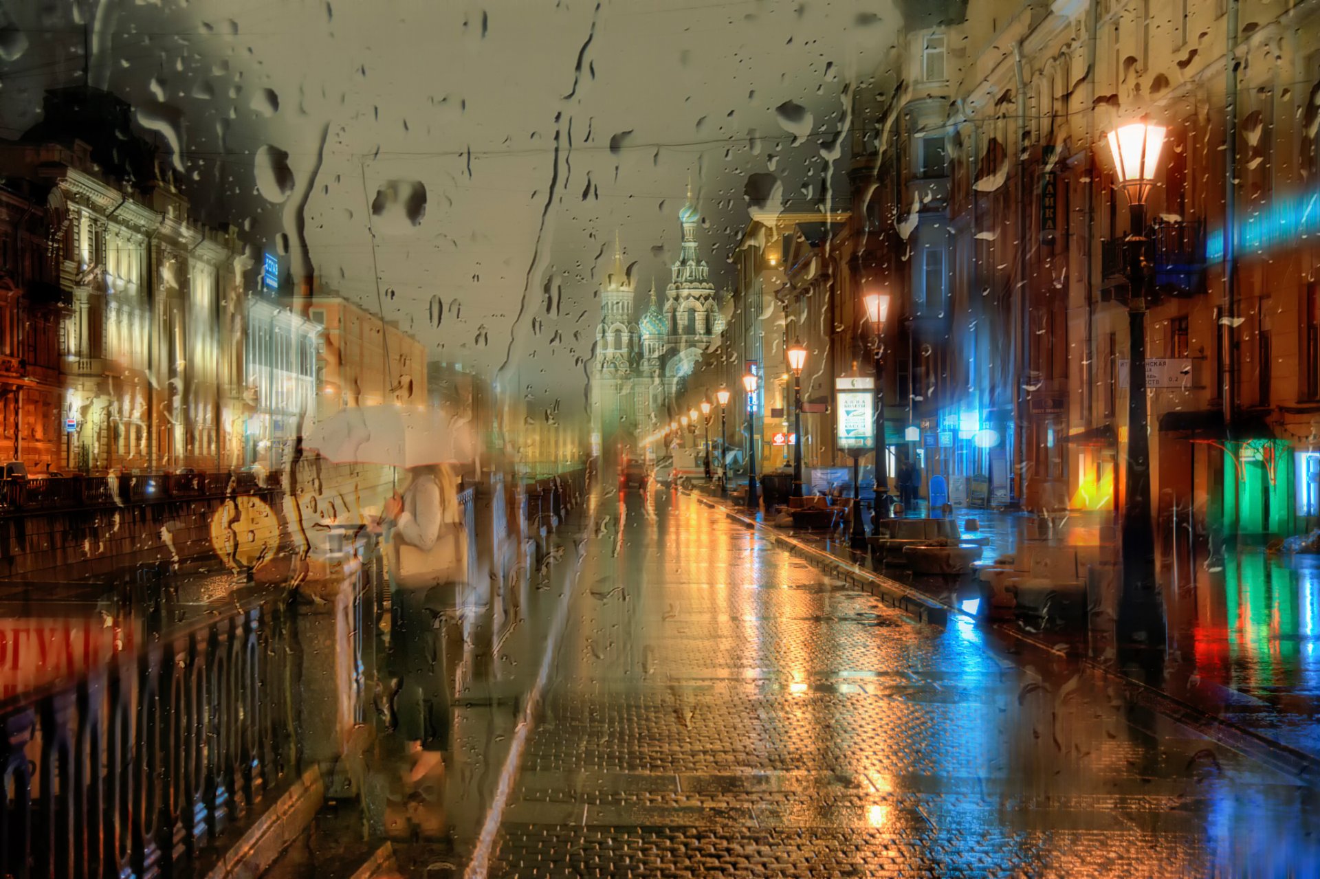 saint-pétersbourg pluie de nuit fille parapluie