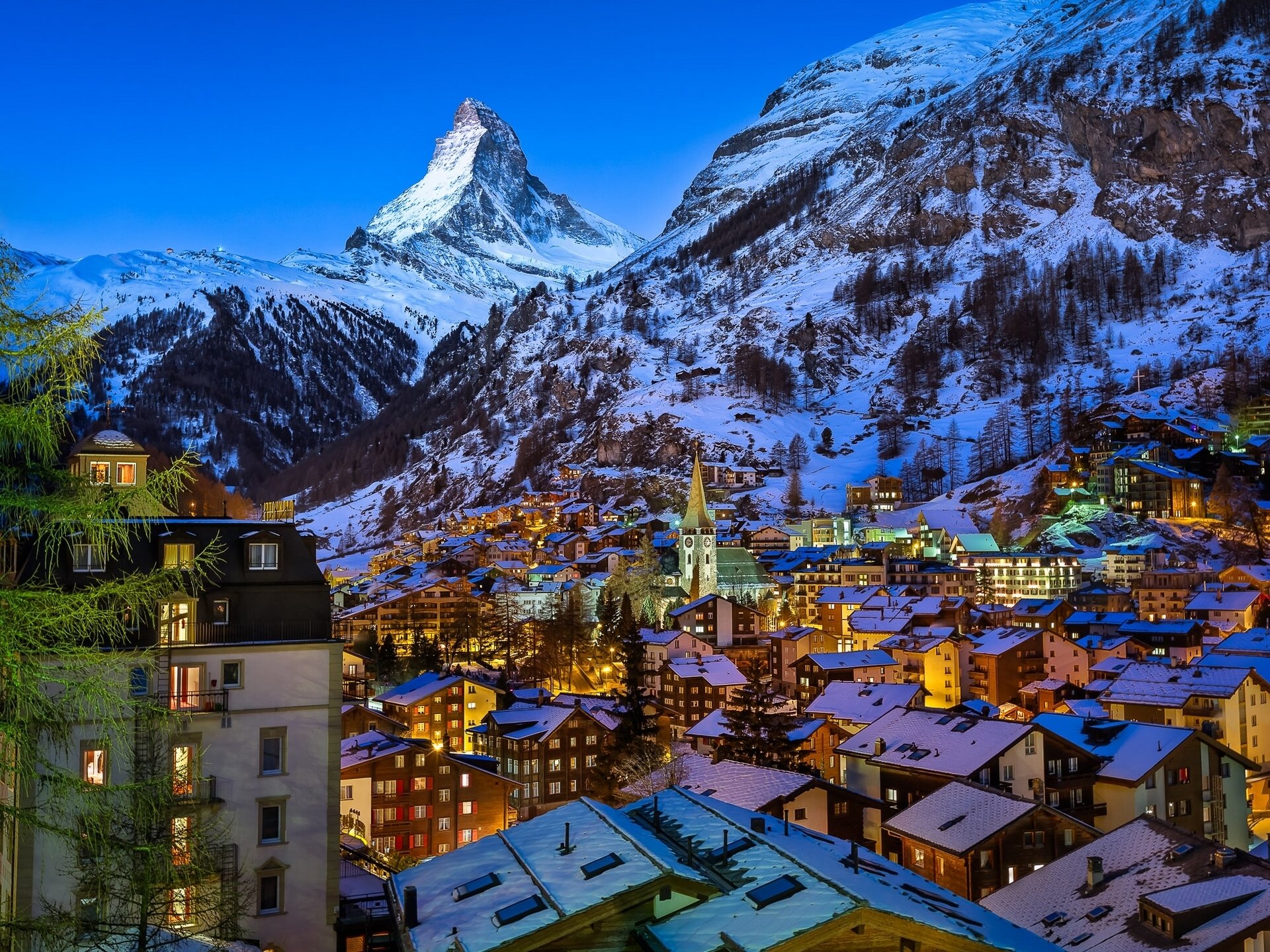 zermatt-tal schweiz matterhorn-gipfel schweizer alpen penniner alpen zermatt matterhorn-berg alpen berge gipfel berg dorf häuser gebäude panorama
