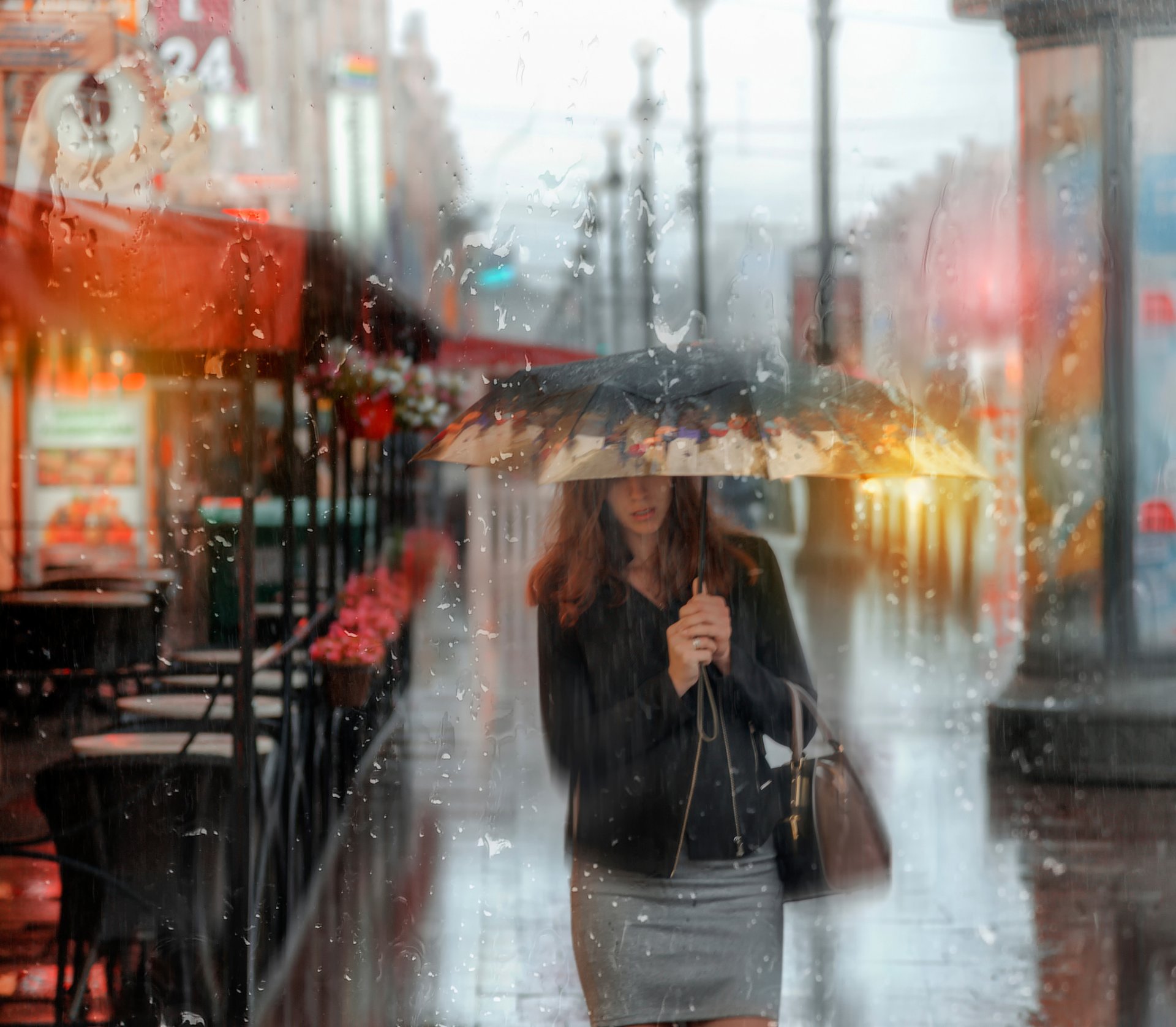 saint-pétersbourg pluie été fille parapluie