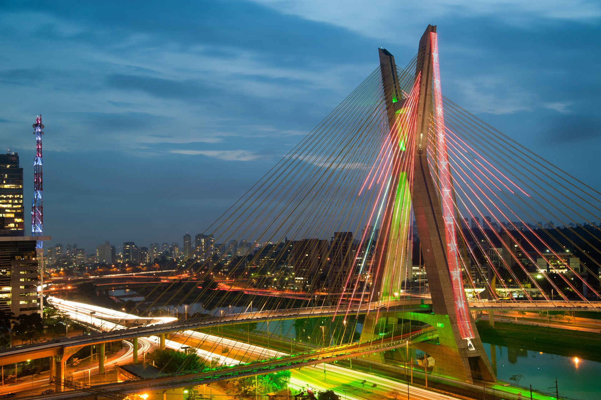 sao paulo brasil tarde cielo nubes puente luces río prop casa carretera