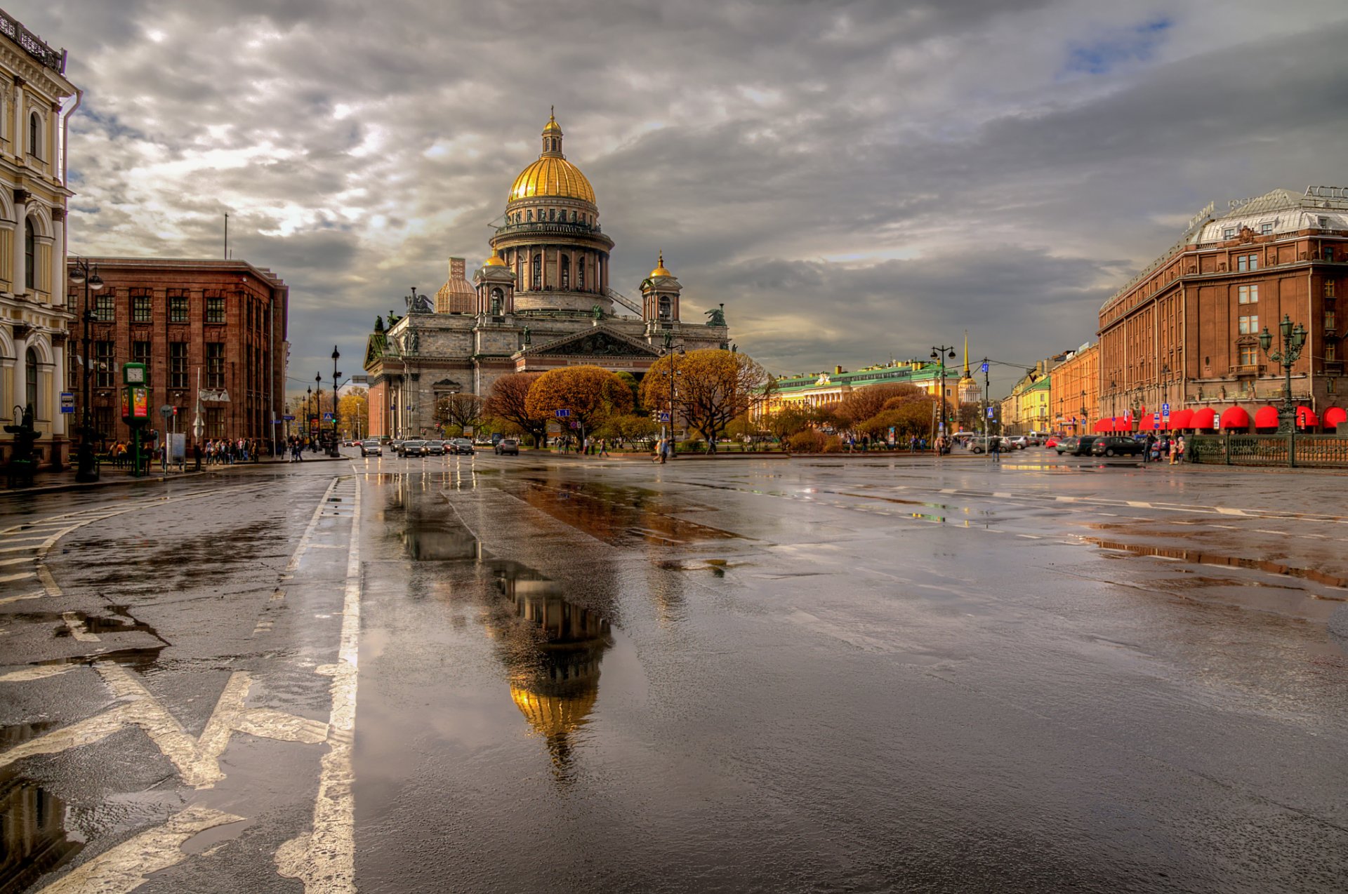 sankt petersburg po deszczu rosja