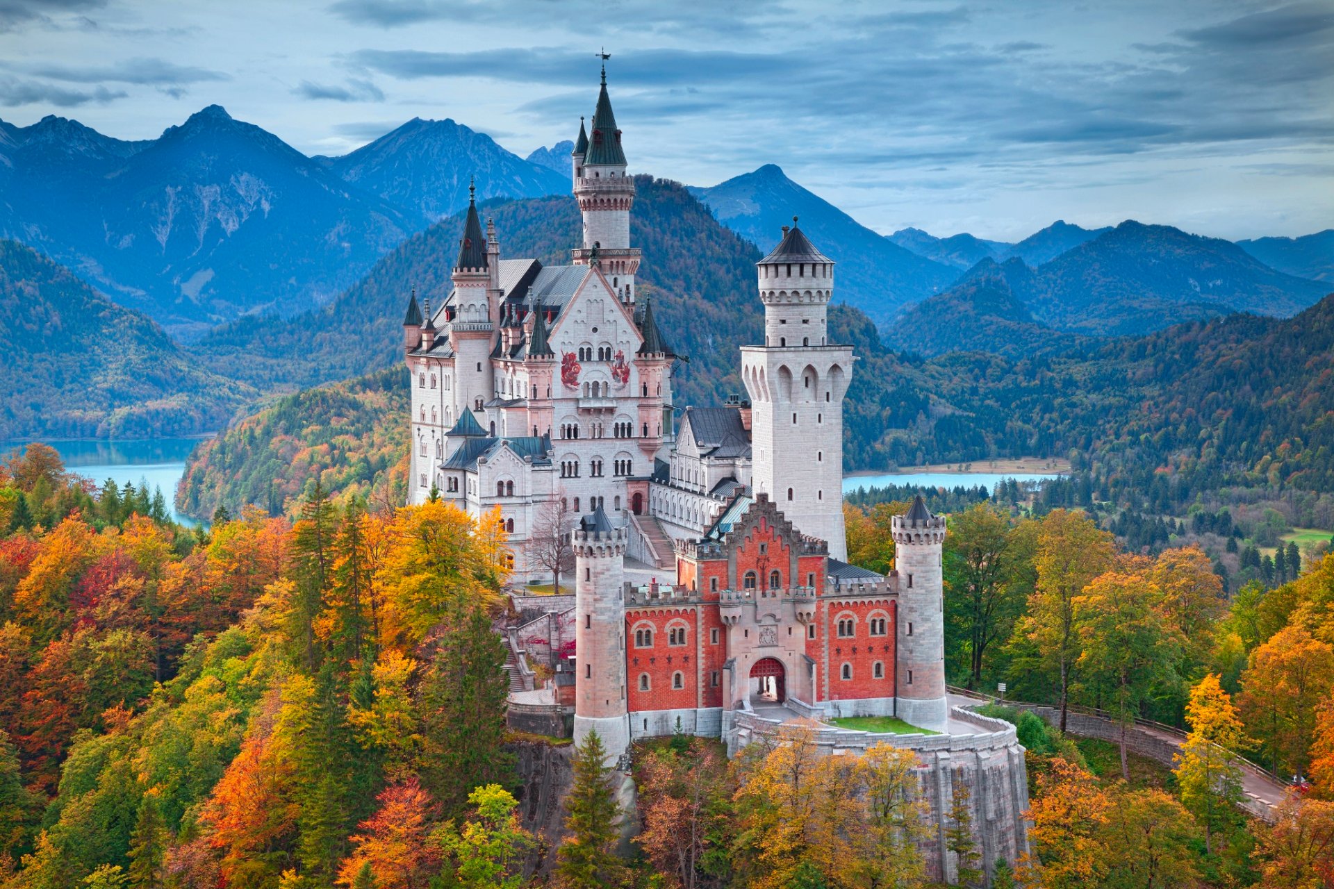 outhern germany south-west of bavaria neuschwanstein castle autumn mountain