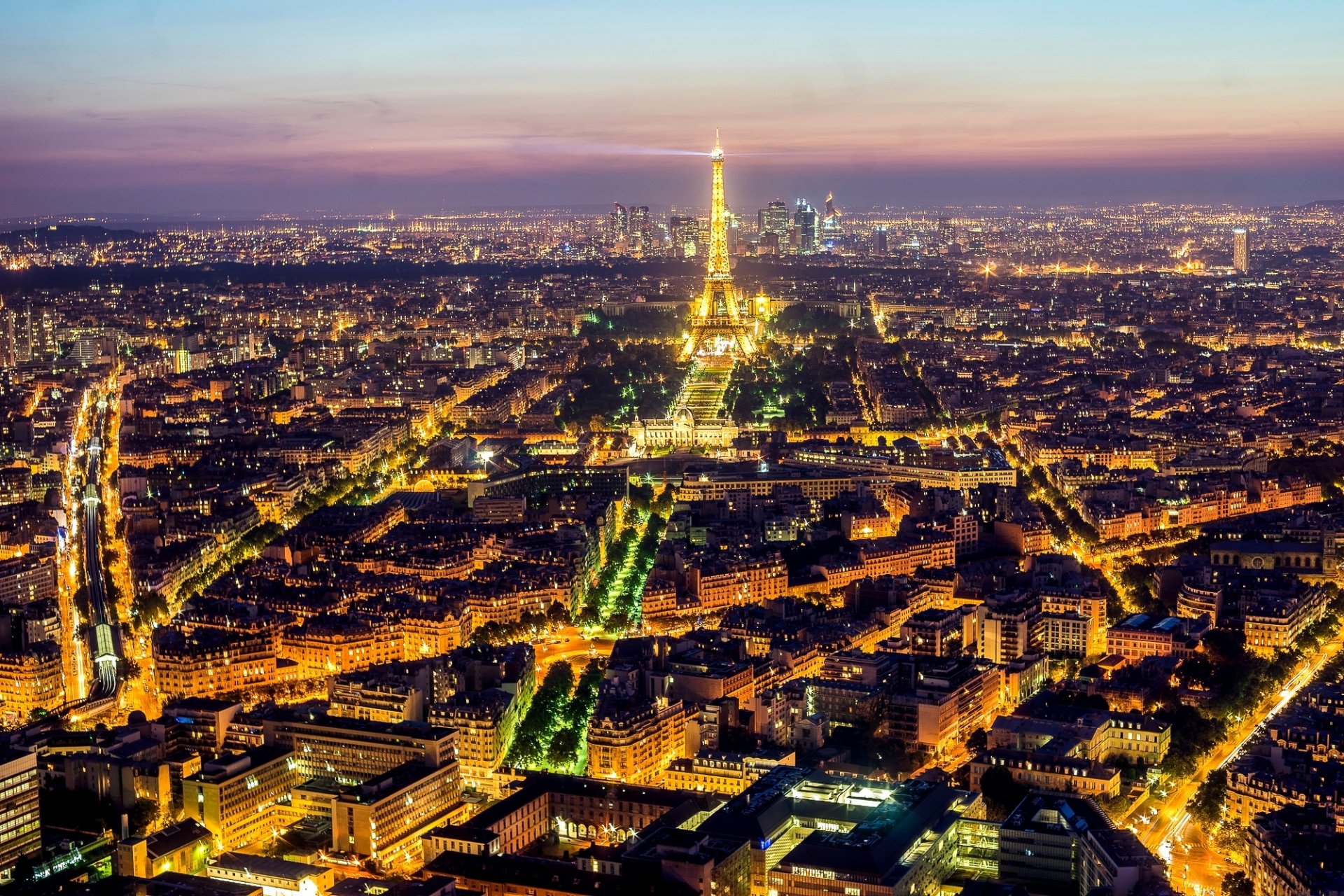 parís francia ciudad noche noche luces luz la tour eiffel torre eiffel panorama arquitectura casas edificios carreteras calles