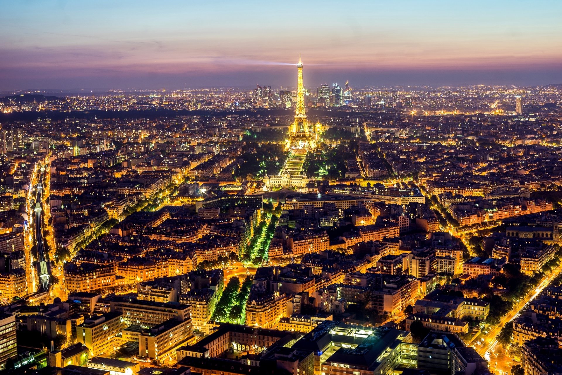 paris france ville nuit soir lumières lumière la tour eiffel tour eiffel panorama architecture maisons bâtiments routes rues