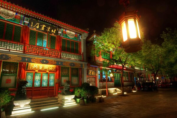 Die nächtlichen Straßen von Peking. China