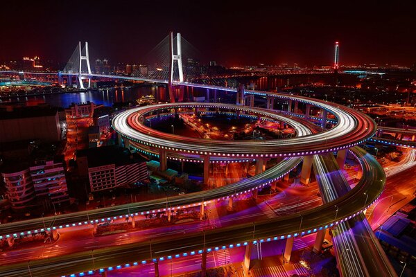 Puente nocturno de nanput en Shanghai
