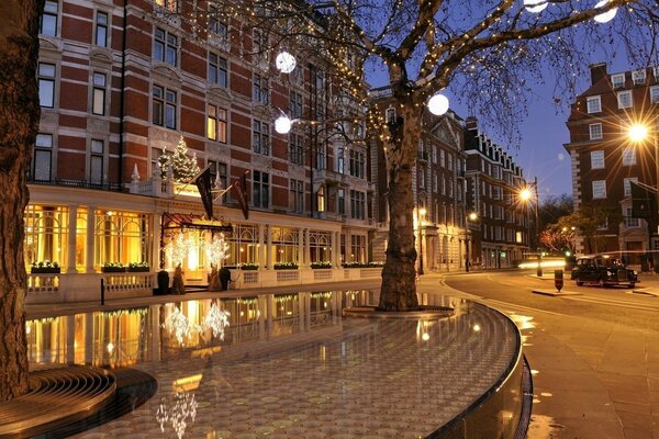 Die Abendstraßen von London. England