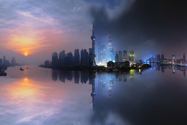 Dos vistas de Shanghai desde el agua