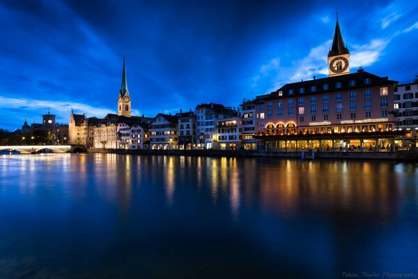 Lumières nocturnes de la ville de Zurich